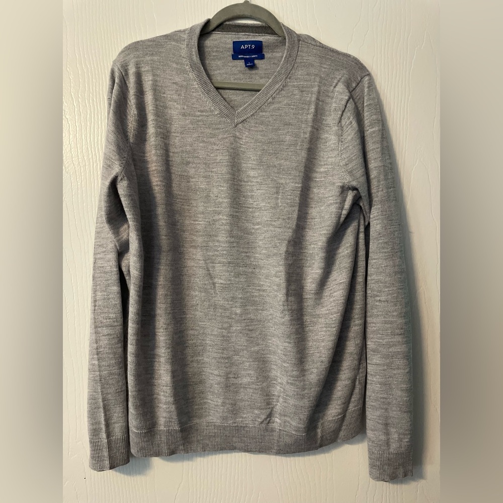 Men’s V-neck “Seriously Soft” sweater, Size L, No tags but never worn